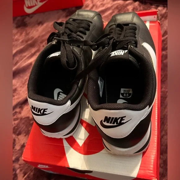 Nike Cortez black with white mens 8.5 very good condition - Picture 3 of 5